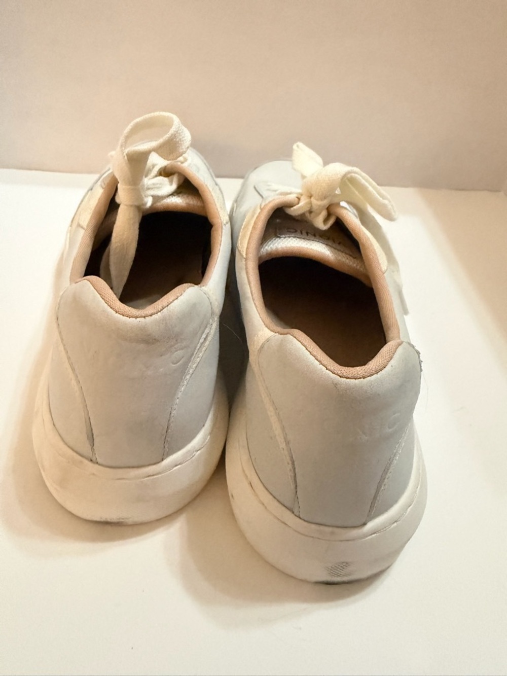 Vionic Elsa Sneakers in Light Gray and Cream size 8 - Picture 4 of 6